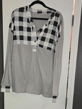 Long Sleeve Grey Waffle Top with Black & White Plaid Yoke